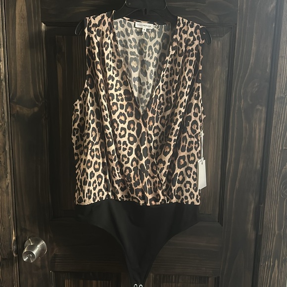 NWT Good American Georgette Wrap Front Bodysuit Good Leopard003 - Picture 8 of 15